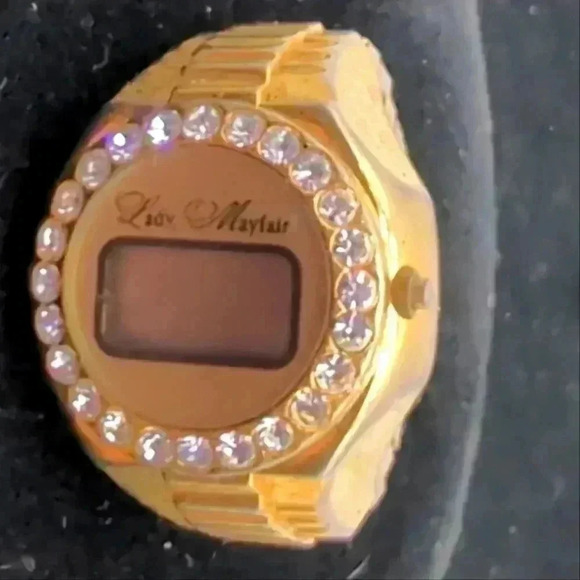 Lady Mayfair Digital Ring Watch Gold Tone Expandable Band - Picture 1 of 5